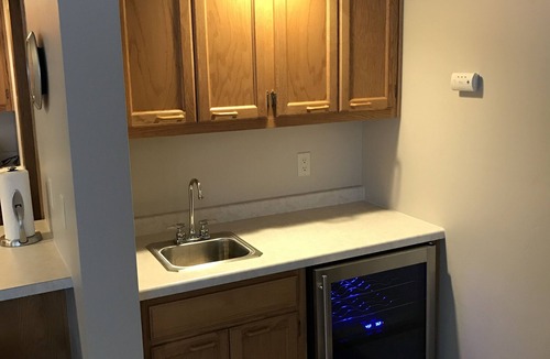 Algoma Condo | 5th Steele Place, LLC - Downtown Algoma Condos: Overnight or Extended Stays