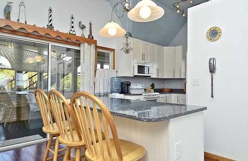 Carova Beach House | 6-7 night stays, Super private pool,hot tub,dogs ok.4WD adventure!