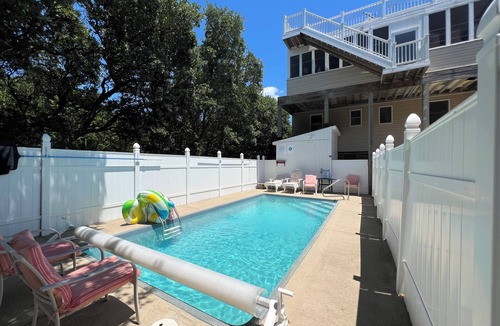 Carova Beach House | 6-7 night stays, Super private pool,hot tub,dogs ok.4WD adventure!