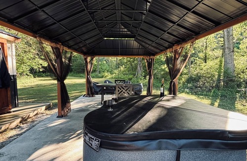 Fort Plain Cabin | 6 acre private nature retreat glamping cabin.