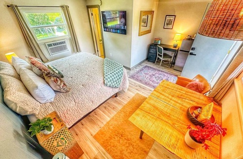Manchester Center Bed & Breakfast | 6 Bam Boo Cozy escape in the heart of Vermont