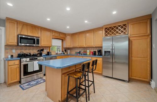 Southeast Yonkers Apartment | 6 bdr Yonkers Home 2 Apts Balcony & Parking