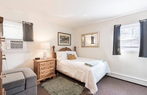 Ewing House | 6-Bdrm Oasis Private Pool, Sesame Place, Princeton