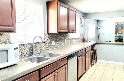 Dupont House | 6 bdrms-2 Kitchens-Patio & SUNROOM - Easy Access to Red Rocks and Downtown!