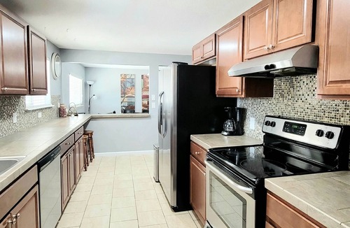 Dupont House | 6 bdrms-2 Kitchens-Patio & SUNROOM - Easy Access to Red Rocks and Downtown!