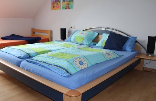 Halsdorf House | 6-bed apartment attic floor right - Apartments farm Heck