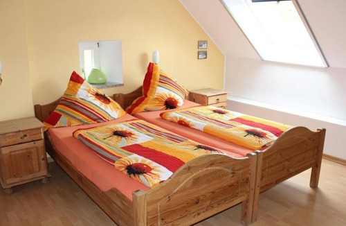 Halsdorf House | 6-bed apartment attic floor right - Apartments farm Heck