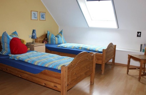 Halsdorf House | 6-bed apartment attic floor right - Apartments farm Heck