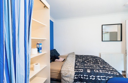 Reading House | 6-bed House-reading-sleeps12-towncentre