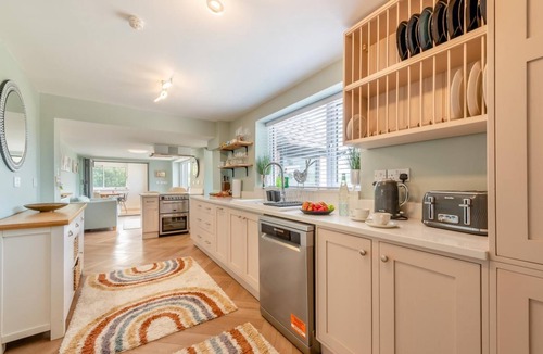 Kidwelly Cottage | 6 Bed in Mynyddygarreg (oc-c32367)
