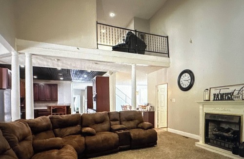 Jackson Villa | 6 bed Mansion-jacuzzi,pool,bbq-pit,gym,pond,4500 sqft,hottub,deck,garage,kitchen