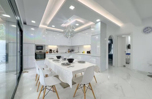 Messonghi Villa | 6 Bed Villa - Sleeps 15 - Pets - Pool - Jacuzzi