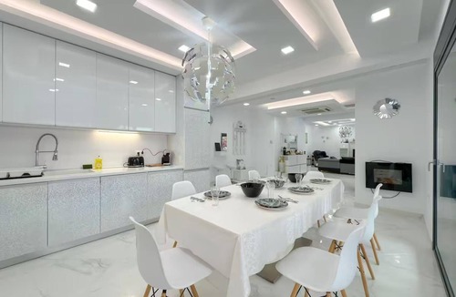 Messonghi Villa | 6 Bed Villa - Sleeps 15 - Pets - Pool - Jacuzzi