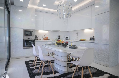 Messonghi Villa | 6 Bed Villa - Sleeps 15 - Pets - Pool - Jacuzzi