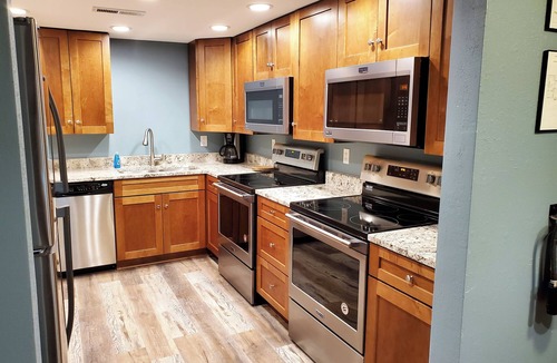 Climax Springs Cabin | 6 Bedroom - 5.5 Bath - Second Tier
