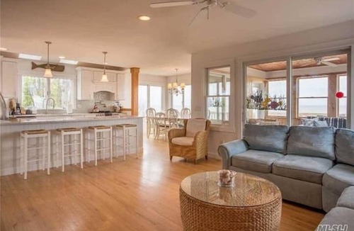 Wading River Apartment | 6 Bedroom 822960 by Houzlet