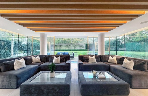 Radlett Cottage | 6 bedroom accommodation in Radlett