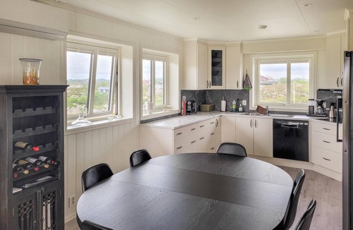 Tjeldstø House | 6 bedroom accommodation in Tjeldstø