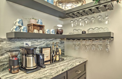 Marshall House | 6-bedroom Bed & Breakfast in peaceful Marshall with Resort-Style Amenities