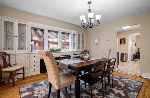 Cleveland House | 6 Bedroom Entire Duplex for Large Groups