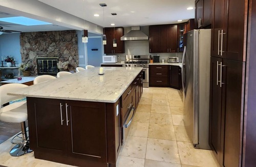 Dayton House | 6 Bedroom, Huge Yard Family Home for Entertainment in the heart of Centerville!