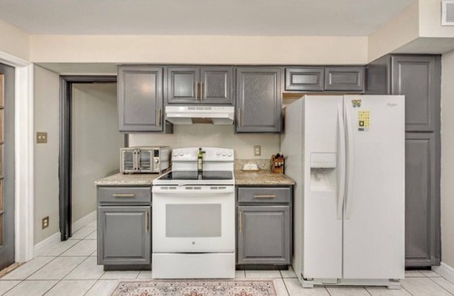 June Park House | 6 Bedroom Pool property. Pet Friendly