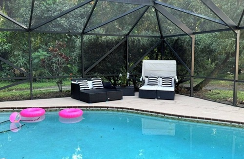 June Park House | 6 Bedroom Pool property. Pet Friendly