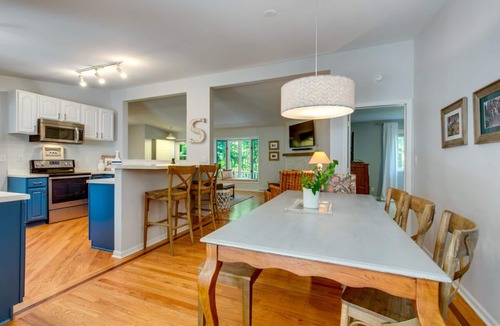 Harbert Cottage | 6 Beds, 3 Baths Recently renovated sleeps 14 (10 Adults, 4 Children) .