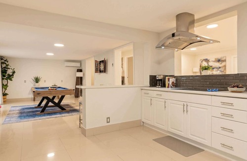 Harbor Beach House | 6 BR Villa Steps to Ocean, Pool, Sauna & Jacuzzi
