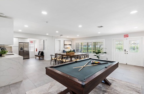 Lighthouse Point Cottage | 6 BR With Heated Pool Close to Beach