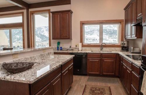 Mountain Star House | 6 Chambertin Townhomes Townhouse