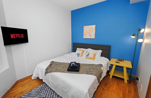Chicago Hotel | 6 King Bed Duplex with Pool Table - Sleeps 16