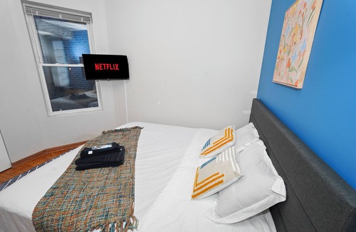 Chicago Hotel | 6 King Bed Duplex with Pool Table - Sleeps 16