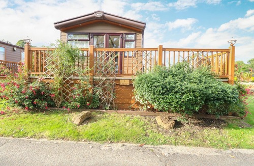 Haveringland Cottage | 6 LAKEVIEW, pet friendly, with a garden in Reepham, Norwich