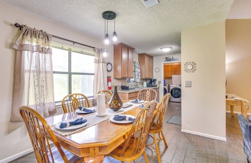 Lufkin Cottage | 6 Mi to Ellen Trout Zoo: Family Home w/Yard!