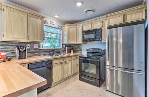 Killeen House | 6 Mi to Fort Hood: Killeen Home w/Yard & Patio