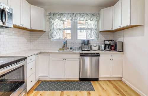 Eastwick House | 6 Mi to Lincoln Financial: Stylish Philly Townhome