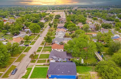 Highland Park House | 6 min downtown, Riverwalk & mo re