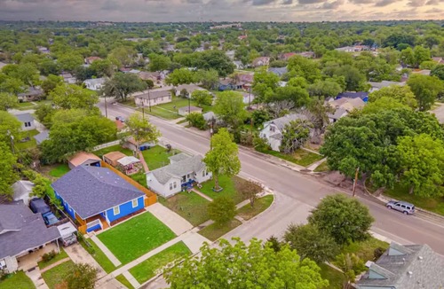Highland Park House | 6 min downtown, Riverwalk & mo re