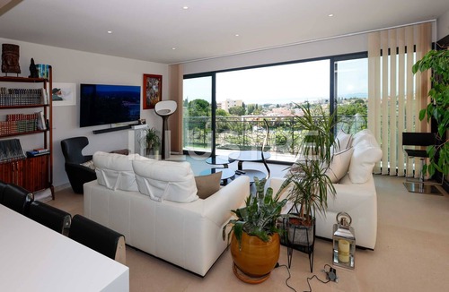 Cagnes-sur-Mer Villa | 6 Minutes to the Beach! New Panoramic Sea View Villa, Pool, jacuzzi & Garden!