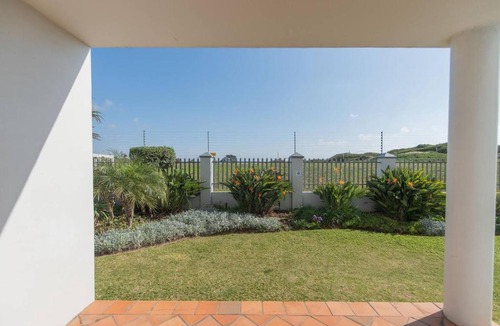 Pollok Beach Apartment | 6 On The Beach
