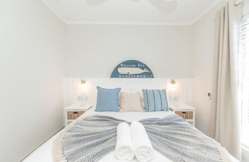 Pollok Beach Apartment | 6 On The Beach