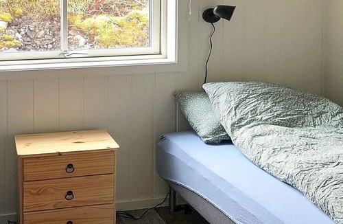 Dyrvik House | 6 person holiday home in Kverva