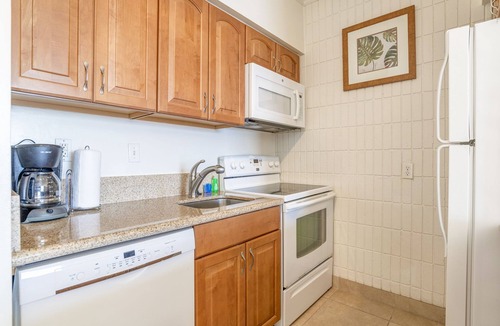 Historic Lahaina Front Street Condo | 6 th floor ocean front condo Outstanding Views! Weekly discounts available