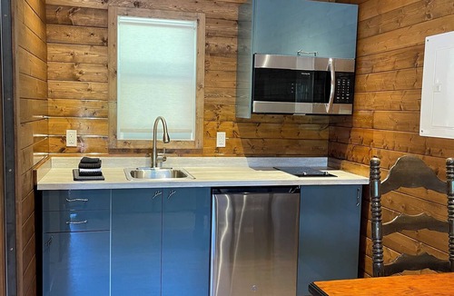 Sooke Hotel | 6 Units with Waterfront and Beach Access - Sleeps up to 20 Guests