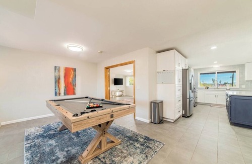 Suffolk Hills House | 600 E Eton Dr · *Tucson Oasis* Basketball Court | Pool | Hot Tub