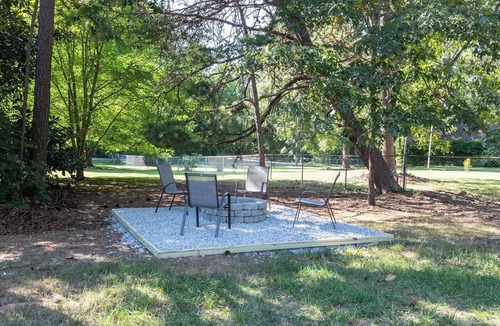 Campobello House | 6000sqft Historical Schoolhouse Home with Indoor Pickleball Sleeps 11