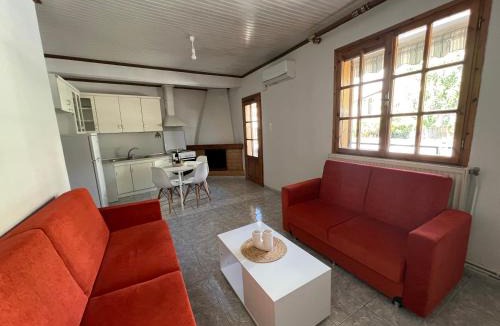 Chrysoupolis House | 60s Homestead