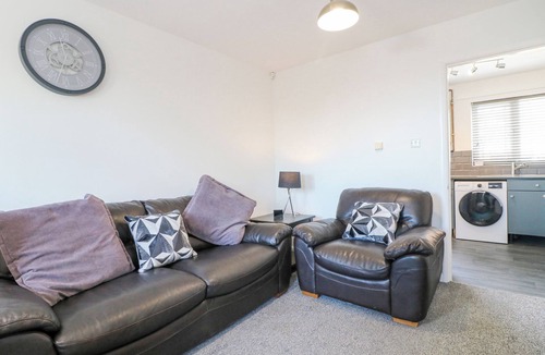 Clowne Cottage | 62 HERITAGE DR, family friendly, with a garden in Clowne