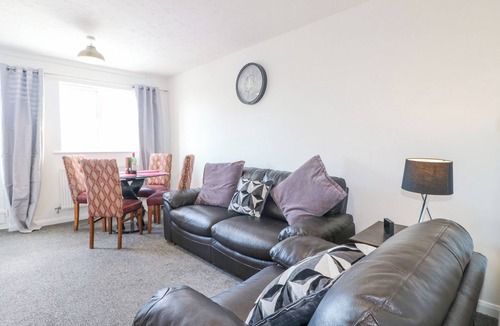 Clowne Cottage | 62 HERITAGE DR, family friendly, with a garden in Clowne